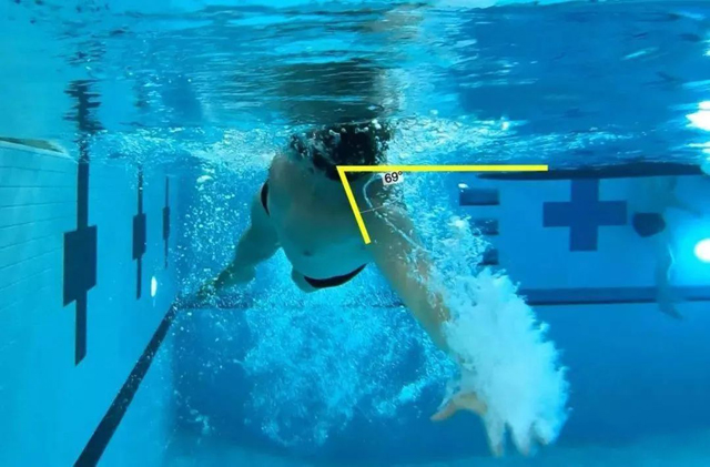 自由泳为什么不能单侧呼吸？